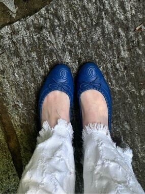 CHANEL Royal Blue Quilted Leather Ballet Flats with CC Medallion